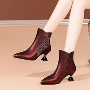 真皮短靴女2023秋冬季酒红色靴子中跟女靴马丁靴尖头大码女鞋