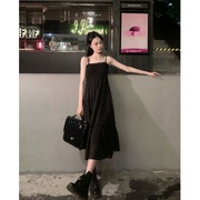 复古黑色抹胸吊带连衣裙，女春季2023洋气褶皱收腰中长款a字裙