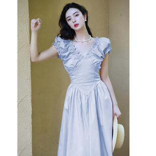 法式V领蓝色仙女裙收腰显瘦大摆连衣裙泡泡袖设计感口袋裙子夏季