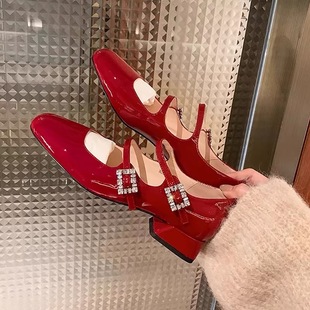 红色单鞋女2024春秋，浅口方头婚鞋中粗跟漆皮法式复古玛丽珍鞋
