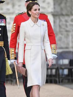 凯特王妃同款大衣经典ol职场，秋冬米白色，收腰显瘦优雅毛呢羊绒外套