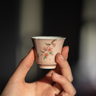 釉下彩手绘桃花粉红色，花瓣茶杯景德镇创意瓷功夫，茶竹子品茗杯单杯