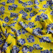 黄色乔其纱布料11姆米轻盈飘逸蓝紫色印花连衣裙，面料夏幅宽(夏幅宽)1.4米