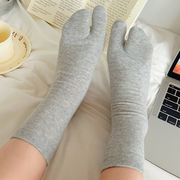 灰色分趾袜女中筒日系可爱纯棉基础款纯色分指袜两趾猪蹄袜ins潮