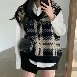 韩国chic秋季小众复古V领格纹拼色毛衣+白色衬衫＋短款半身裙套装