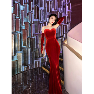 xulu原创轻奢红色丝绒性感，优雅大气礼服，裙设计感小众吊带连衣裙