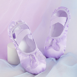 儿童芭蕾舞女童软底练功跳舞公主加绒缎面刺绣蝴蝶形体训练鞋