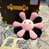 日本潮牌blackpink粉色，太阳花坐垫毛绒玩具抱枕，椅垫靠枕汽车座垫