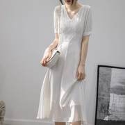 白色v领棉麻连衣裙，2023夏收腰显瘦文艺，森女白色长裙仙女气质