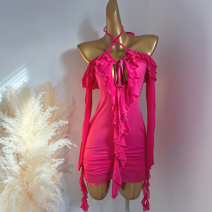 守衣奴时尚粉色法式荷叶边一字领性感系带长袖网纱蕾丝连衣裙