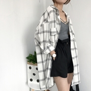 白色格子衬衫女中长款春季设计感小众网红复古港风百搭上衣服