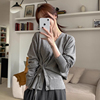 韩国chic秋季小众设计感v领单排扣侧边系带，收腰显瘦针织衫上衣女
