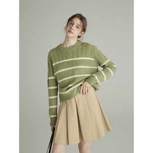 三十三绿汀午后绿色条纹设计感圆领毛衣女秋季慵懒风上衣