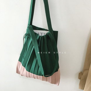 韩国ins拼接撞色可折叠针织，单肩包褶皱包环保(包环保)购物袋chic女包