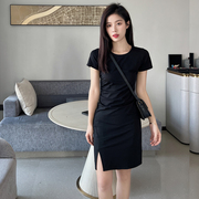 赫本风黑色连衣裙2024夏季收腰显瘦法式小黑裙短袖性感开叉裙