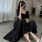 黑色方领连衣裙女夏2022法式复古收腰显瘦气质赫本风长款裙子