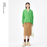 aum噢姆春季草绿色时髦宽松上衣，设计感抽褶，长袖v领衬衫