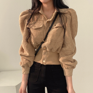 韩国chic冬季法式复古收腰短款灯芯绒泡泡袖，衬衫设计感羊羔绒外套