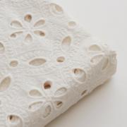 米白色纯棉镂空雕花田园，风棉布衬衫裙装，服装面料diy桌布装饰布