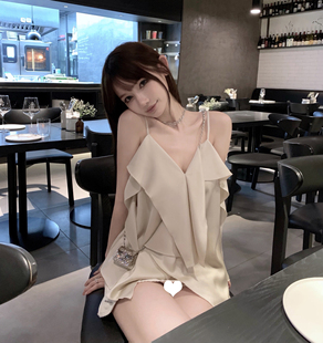CHICYOULux系列 韩系小美女温柔性感显瘦甜美荷叶边吊带上衣