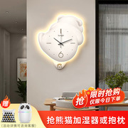 熊猫钟表挂钟家用客厅餐厅，免打孔静音摇摆钟2023创意时钟壁灯