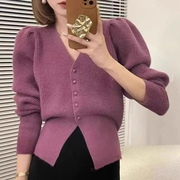 圣诞红泡泡袖v领针织开衫，女2024春季纯色，修身设计感毛衣