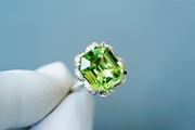 天然绿碧玺戒指18k金钻石镶嵌，主石尺寸12.15x10.85mm，7.5ct