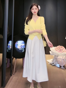 lena莉娜家春夏显白奶，黄色短款针织软糯开衫，+高品质半身裙套装