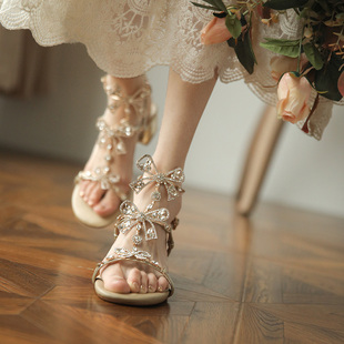 蝴蝶结法式水钻罗马凉鞋，女夏季百搭中跟仙女，风绑带粗跟水晶高跟鞋