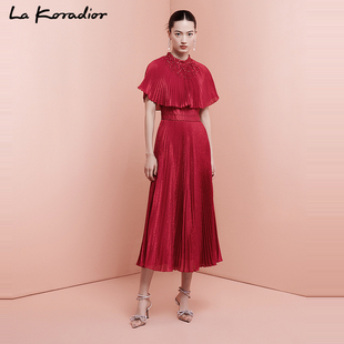 La Koradior拉珂蒂2023夏季压褶斗篷式红色礼服钉珠连衣裙女