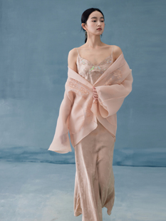 新中式珠片绣藤蔓刺绣斜裁吊带裙，藕粉色双层欧根纱刺绣外套女