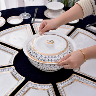 轻奢欧式团圆拼盘餐具套装陶瓷碗碟组合家用圆桌会所金边餐具套装