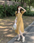 黄色方领法式连衣裙女森系碎花裙，夏季雪纺开叉短袖长裙