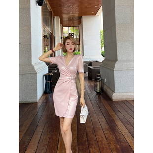 xulu原创夏季针织烫金粉色裙，气质修身显瘦v领纯色连衣裙