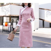 加厚旗袍年轻款秋冬少女，改良版粉色毛呢连衣裙，中国风气质长款长袖