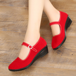 大红色老北京布鞋女坡跟，平底舞蹈鞋一字，扣红色广场舞名族风软底鞋