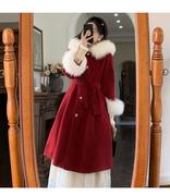 新年战袍高级感红色赫本风大衣女冬季加厚带毛领收腰中长款外套