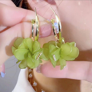 超仙绿色花朵耳圈轻奢高级感2023夏季耳饰立体花两戴法式耳环