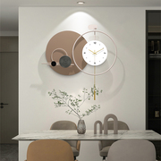 法式奶油风餐厅装饰画时，钟表挂墙创意2024挂钟，客厅轻奢高级感
