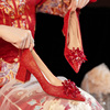 红色结婚鞋女2023宴会秀禾礼服新娘鞋水钻花朵尖头粗跟高跟鞋