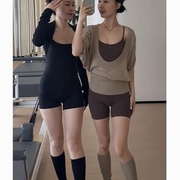 慵懒风宽松大U领蝙蝠袖针织罩衫+带胸垫瑜伽吊带连体衣咖色两件套