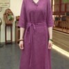 紫色v领复古棉麻，刺绣连衣裙女冬季中袖气质长裙棉麻裙子