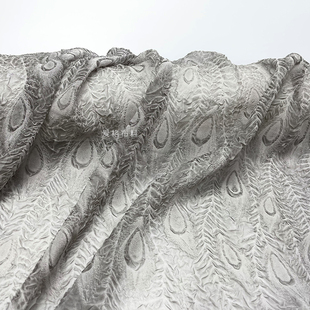 柔软半透 浅灰色孔雀羽毛立体褶皱雪纺面料衬衫汉服裙设计师布料
