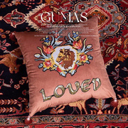 GUMAS家居原创设计天鹅绒复古裸粉色狮子定制款刺绣靠枕沙发抱枕
