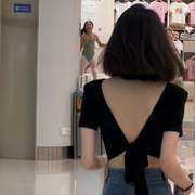 辣妹后背绑带蝴蝶结短袖t恤女2024年夏季性感带胸垫，露背短款上衣
