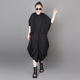 2024夏韩版潮流款个性女士套装，连帽蝙蝠袖，短袖t恤七分灯笼裤