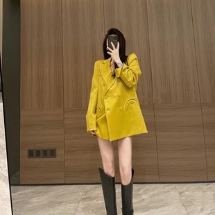 2021春季气质亮黄色小西装女韩版双排扣廓形炸街时尚口袋外套