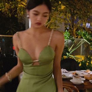 绿色闪闪抹胸裙镂空性感生日小礼服裙吊带连衣裙平时可穿泰国旅游