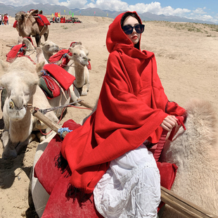 新疆沙漠旅游穿搭拍照红色斗篷披肩外套女民族风带帽保暖围巾外搭