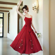春秋风情万种红色针织吊带连衣裙今年流行的漂亮绝美小裙子高级感